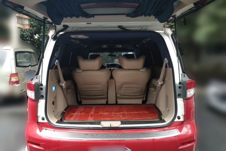 Used Nissan Quest 2012 3.5L SL Trunk