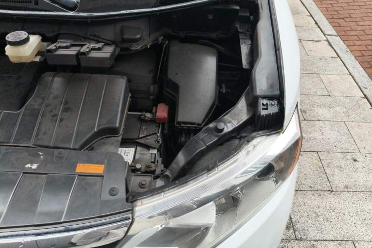 Used Nissan Quest 2012 3.5L SL Engine Bay Left