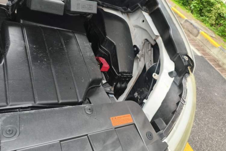 Used Nissan Quest 2012 3.5L SL Engine Bay Left