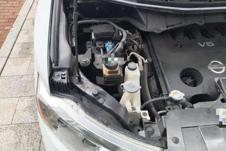 Used Nissan Quest 2012 3.5L SL Engine Bay Right