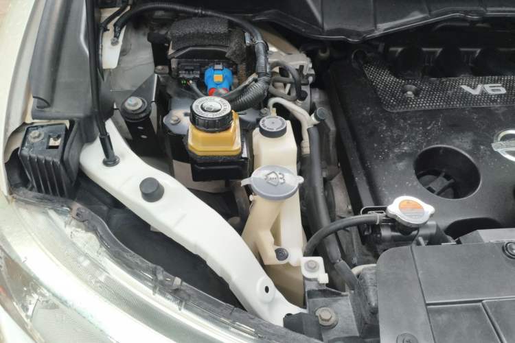 Used Nissan Quest 2012 3.5L SL Engine Bay Right
