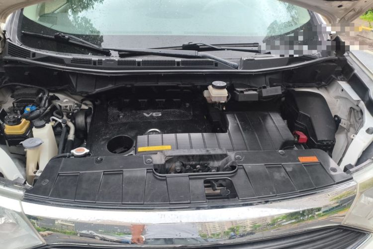 Used Nissan Quest 2012 3.5L SL Engine Bay