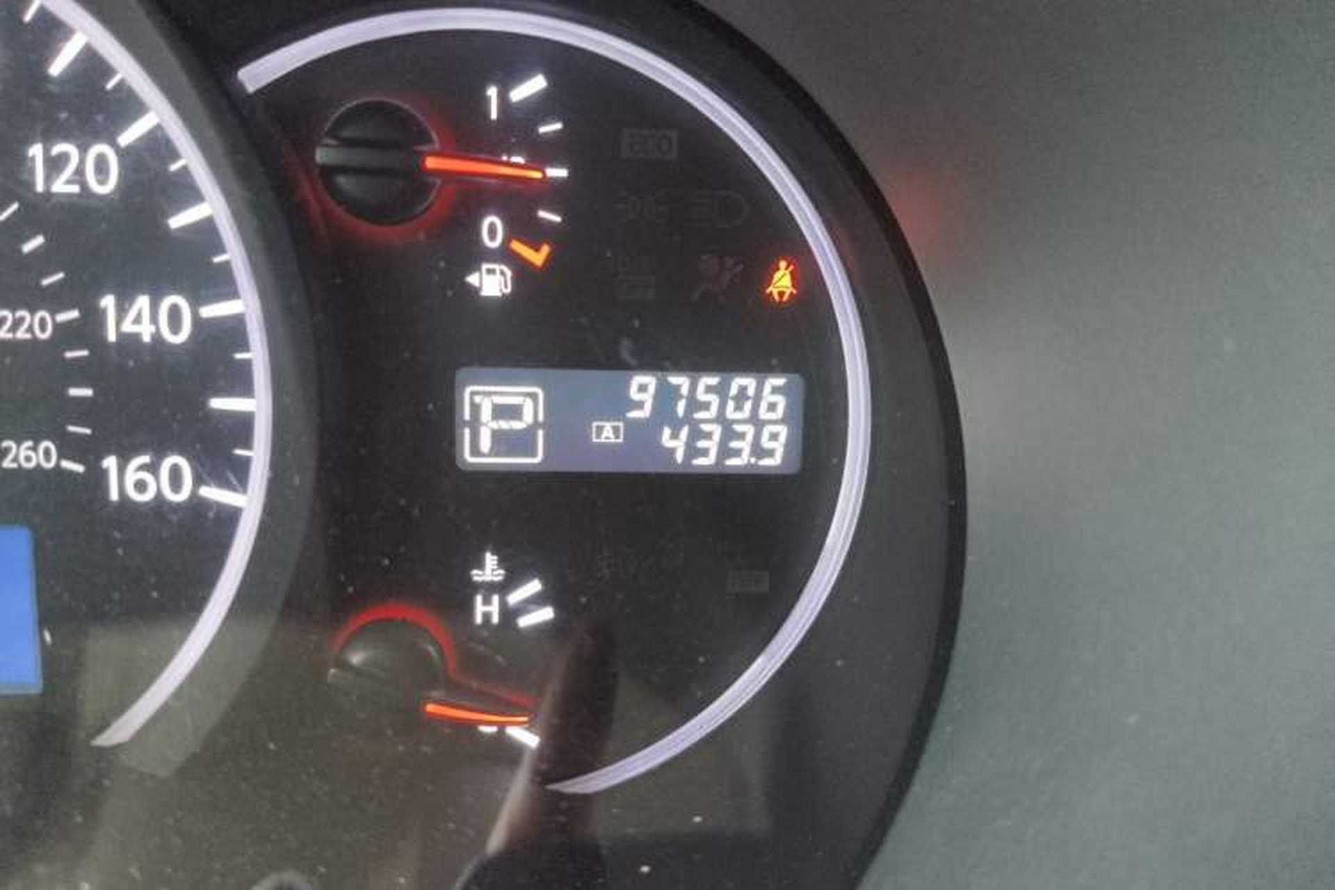 Used Nissan Quest 2012 3.5L SL Odometer Close Up