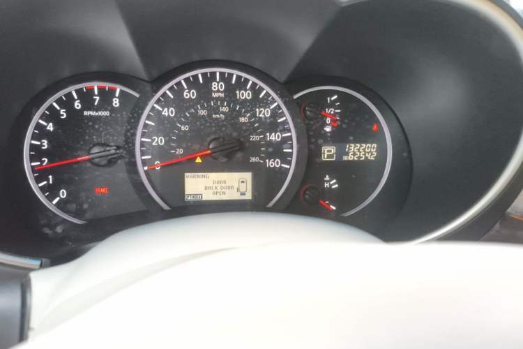 Used Nissan Quest 2012 3.5L SL Odometer Close Up