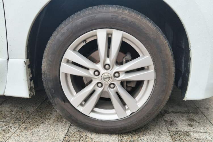 Used Nissan Quest 2012 3.5L SL Right Front Wheel Hub