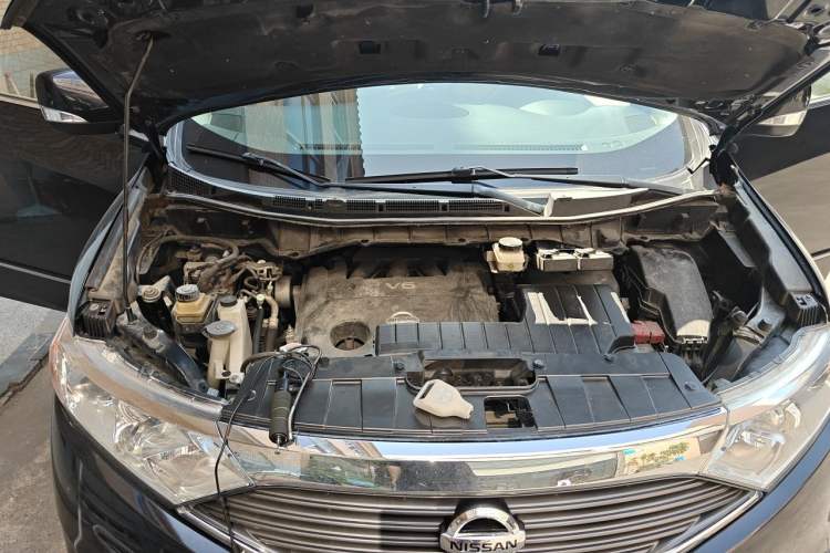 Used Nissan Quest 2013 3.5L SL Engine Bay