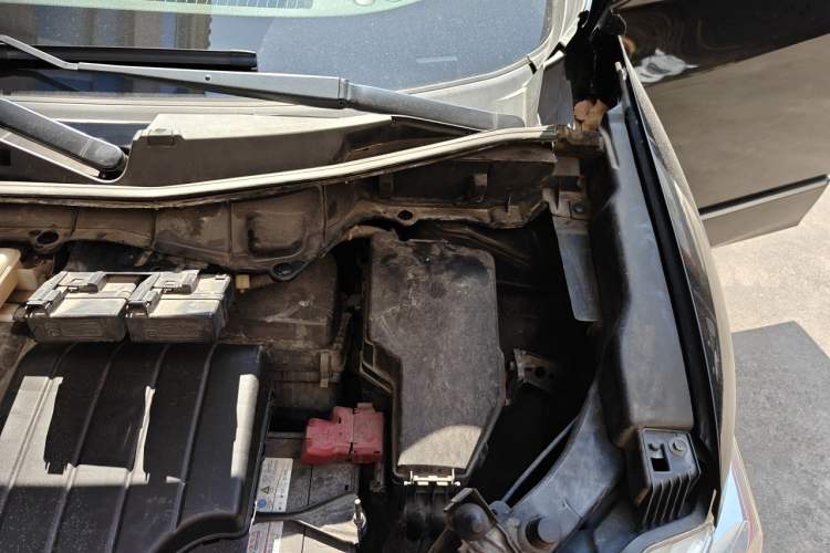 Used Nissan Quest 2013 3.5L SL Engine Bay Left