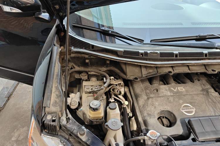 Used Nissan Quest 2013 3.5L SL Engine Bay Right