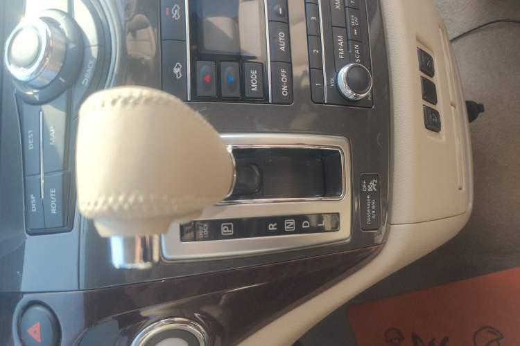 Used Nissan Quest 2013 3.5L SL Gear Lever