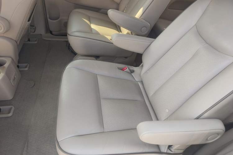 Used Nissan Quest 2013 3.5L SL Interior 4