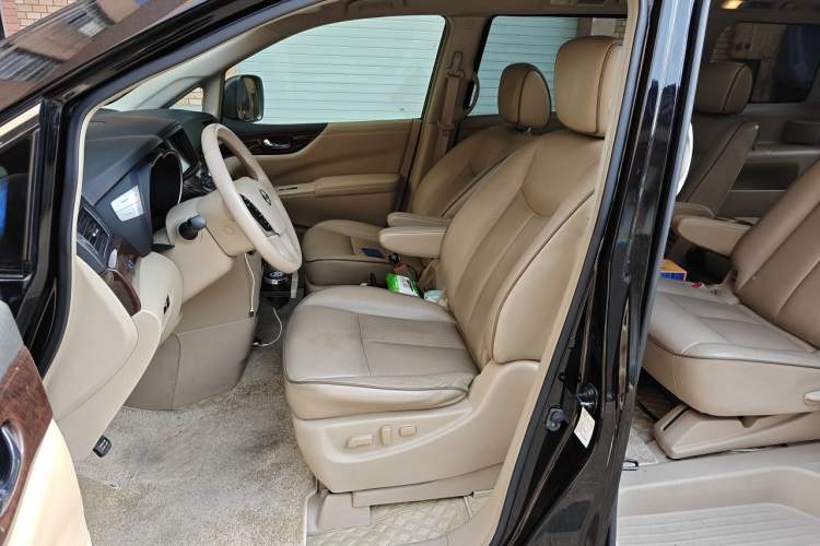 Used Nissan Quest 2013 3.5L SL Left Front Seat