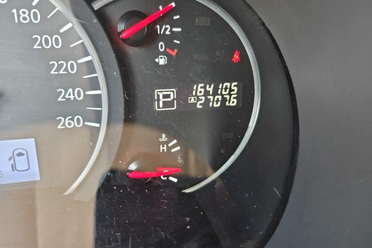 Used Nissan Quest 2013 3.5L SL Odometer Close Up