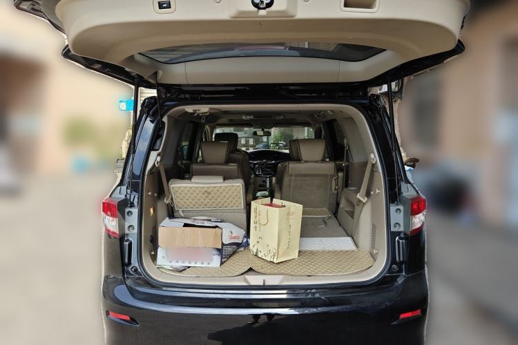Used Nissan Quest 2013 3.5L SL Trunk