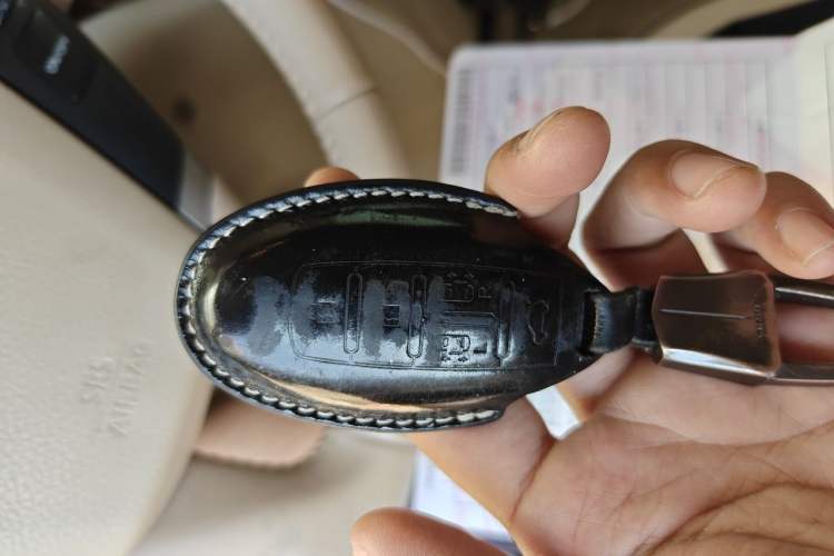 Used Nissan Quest 2013 3.5L SL Vehicle Key