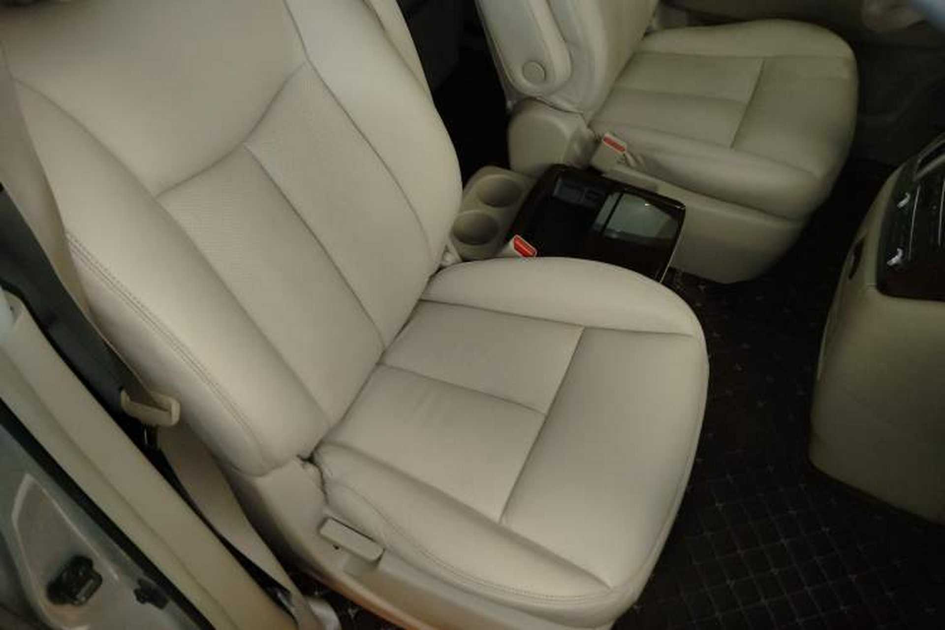 Used Nissan Quest 2013 3.5L SL Right Front Seat
