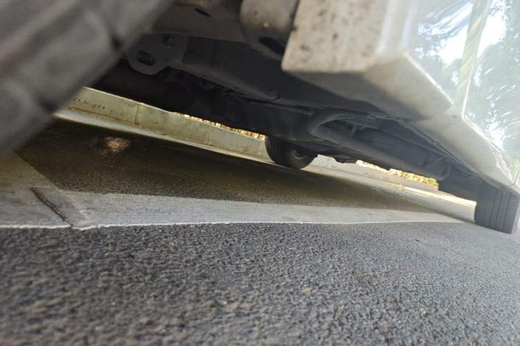 Used Nissan Quest 2013 3.5L SL Chassis Front Left