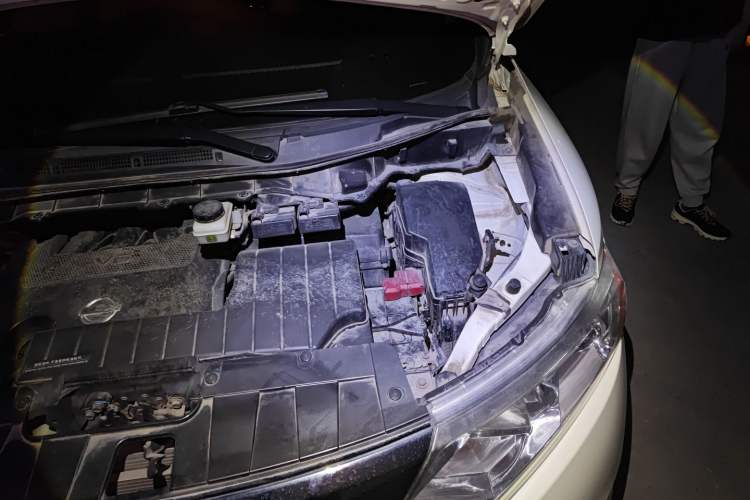 Used Nissan Quest 2013 3.5L SL Engine Bay Left