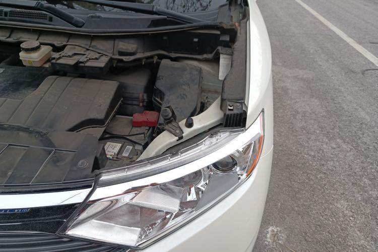 Used Nissan Quest 2013 3.5L SL Engine Bay Left