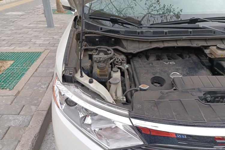 Used Nissan Quest 2013 3.5L SL Engine Bay Right