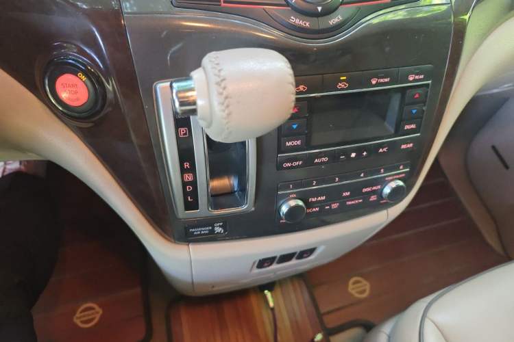 Used Nissan Quest 2013 3.5L SL Gear Lever