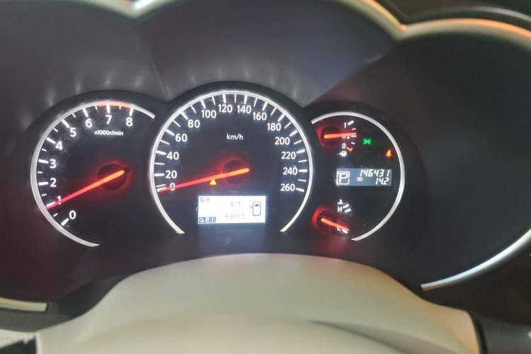 Used Nissan Quest 2013 3.5L SL Odometer Close Up