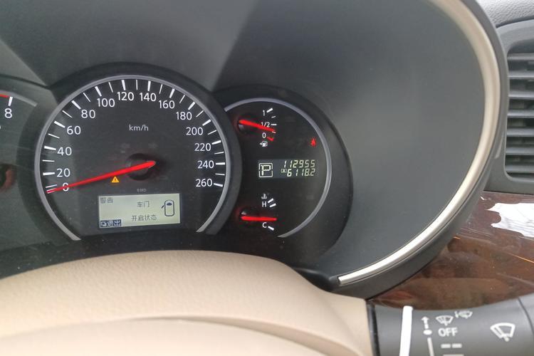Used Nissan Quest 2013 3.5L SL Odometer Close Up