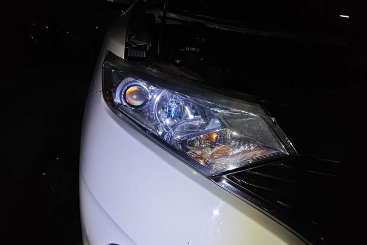 Used Nissan Quest 2013 3.5L SL Right Front Headlight