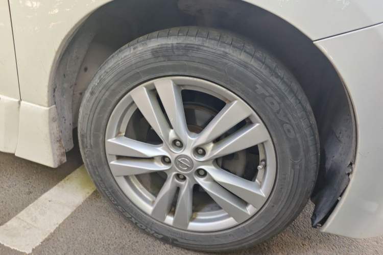 Used Nissan Quest 2013 3.5L SL Right Front Wheel Hub