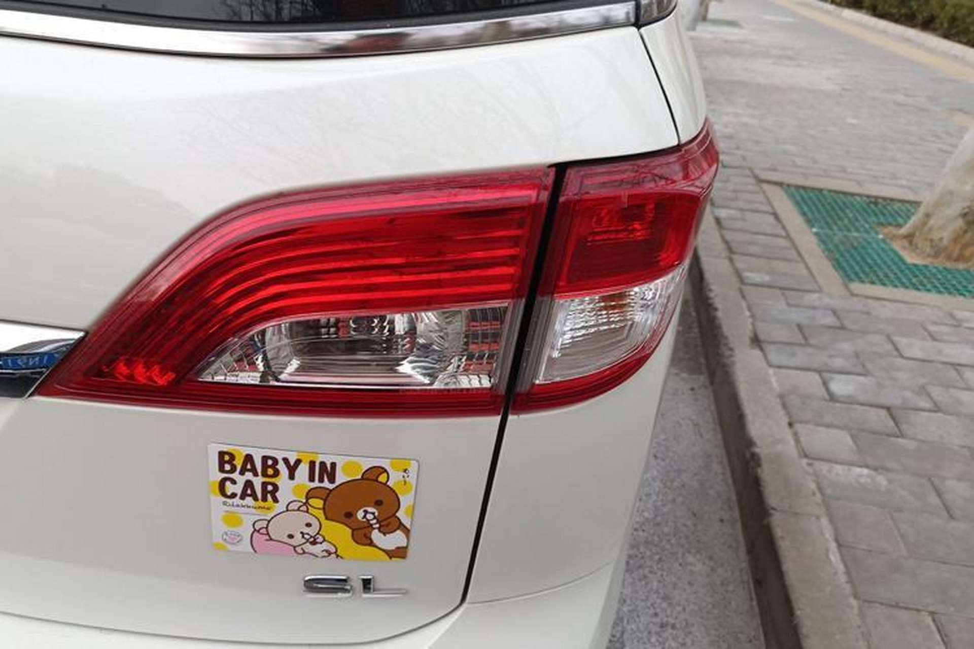Used Nissan Quest 2013 3.5L SL Right Rear Taillight