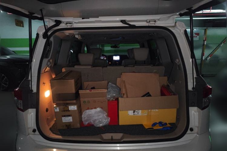 Used Nissan Quest 2013 3.5L SL Trunk