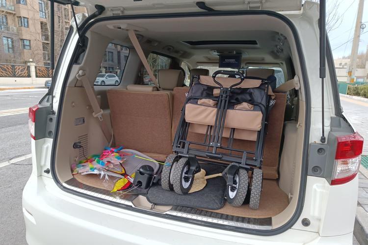 Used Nissan Quest 2013 3.5L SL Trunk