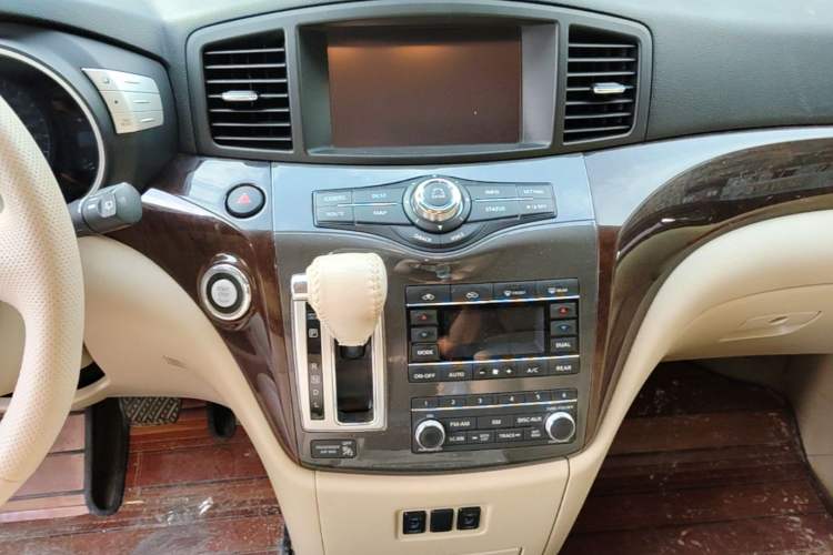 Used Nissan Quest 2015 3.5L SL Audio And AC Panel