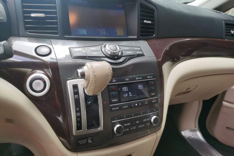 Used Nissan Quest 2015 3.5L SL Audio And AC Panel