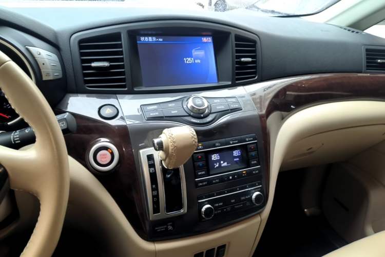 Used Nissan Quest 2015 3.5L SL Audio And AC Panel