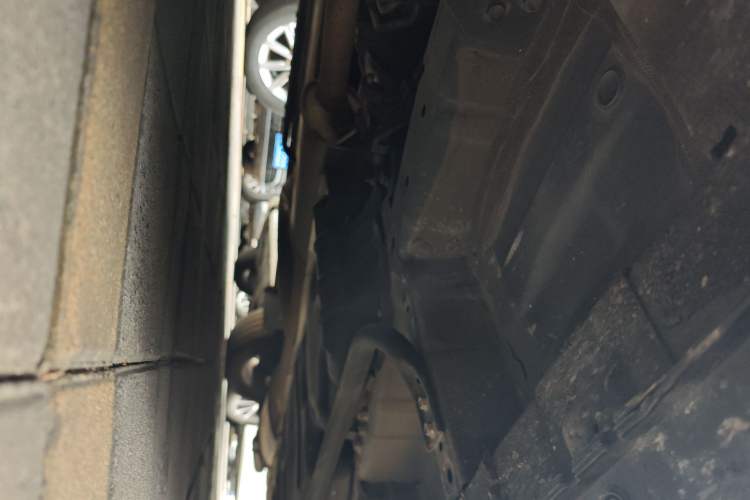 Used Nissan Quest 2015 3.5L SL Chassis Front Left