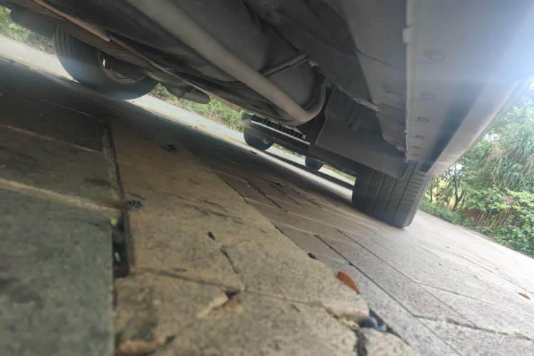Used Nissan Quest 2015 3.5L SL Chassis Rear Left