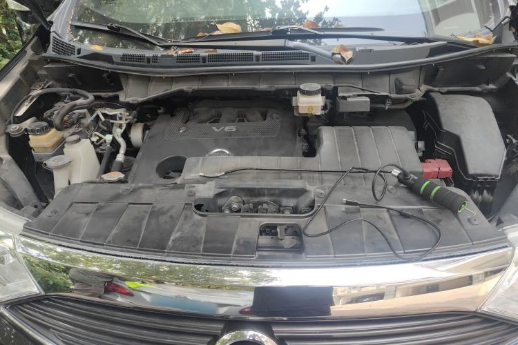 Used Nissan Quest 2015 3.5L SL Engine Bay