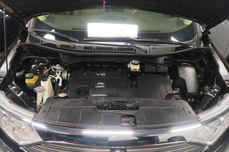 Used Nissan Quest 2015 3.5L SL Engine Bay