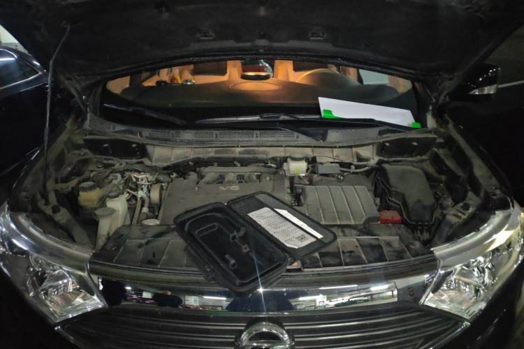 Used Nissan Quest 2015 3.5L SL Engine Bay