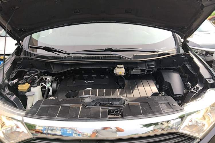 Used Nissan Quest 2015 3.5L SL Engine Bay