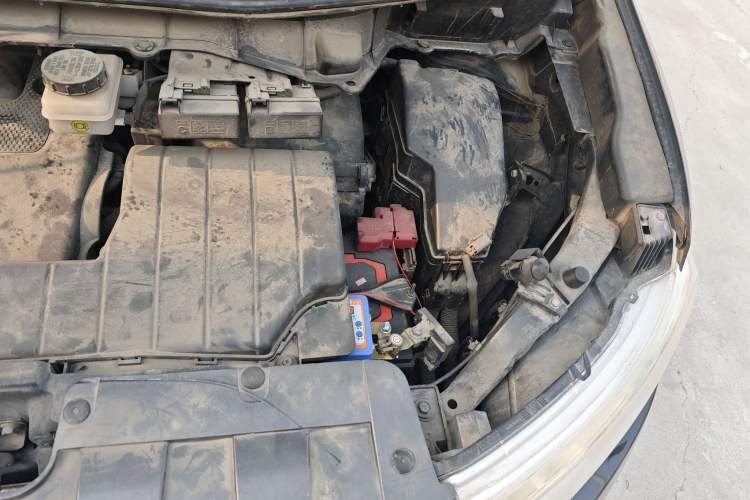 Used Nissan Quest 2015 3.5L SL Engine Bay Left