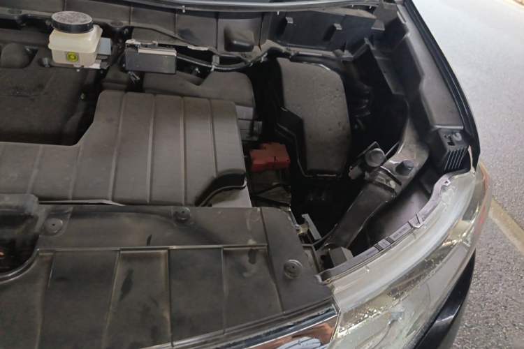 Used Nissan Quest 2015 3.5L SL Engine Bay Left