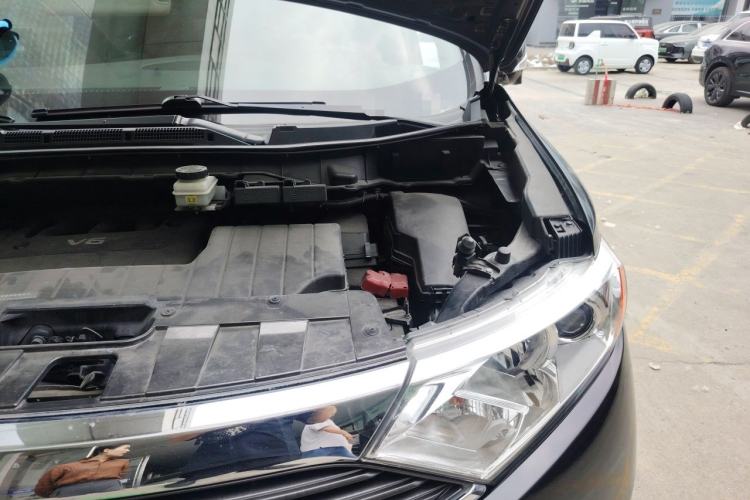 Used Nissan Quest 2015 3.5L SL Engine Bay Left