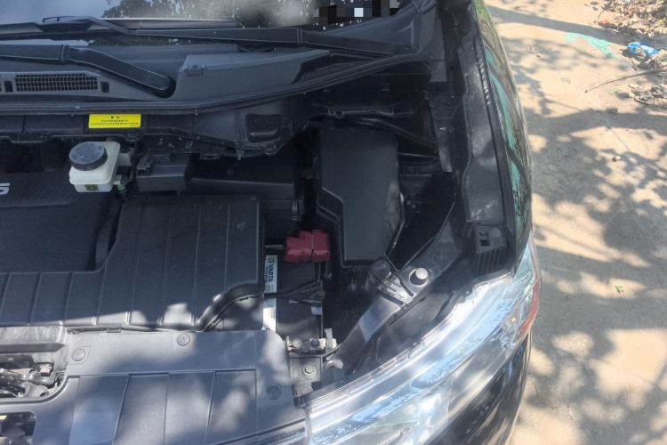 Used Nissan Quest 2015 3.5L SL Engine Bay Left
