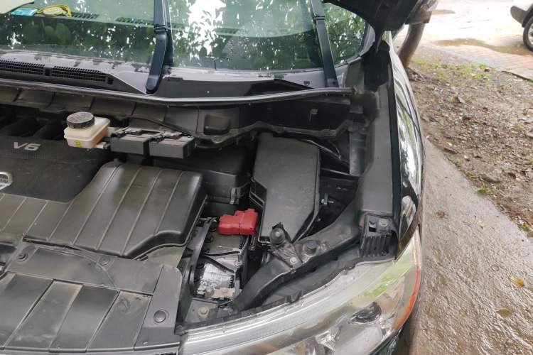 Used Nissan Quest 2015 3.5L SL Engine Bay Left