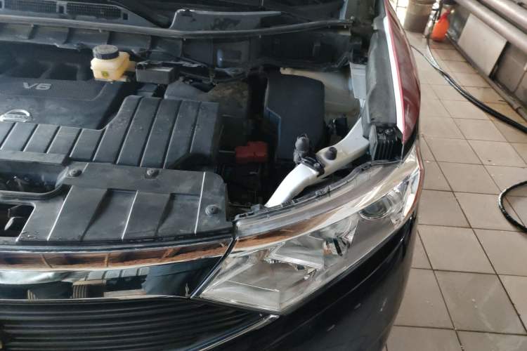 Used Nissan Quest 2015 3.5L SL Engine Bay Left