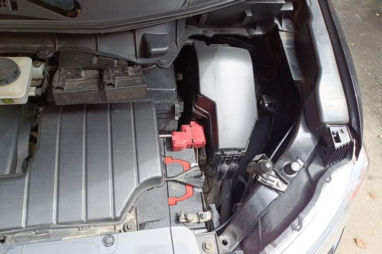Used Nissan Quest 2015 3.5L SL Engine Bay Left