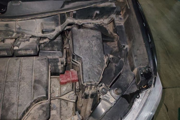 Used Nissan Quest 2015 3.5L SL Engine Bay Left