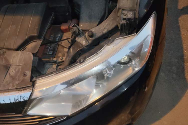 Used Nissan Quest 2015 3.5L SL Engine Bay Left