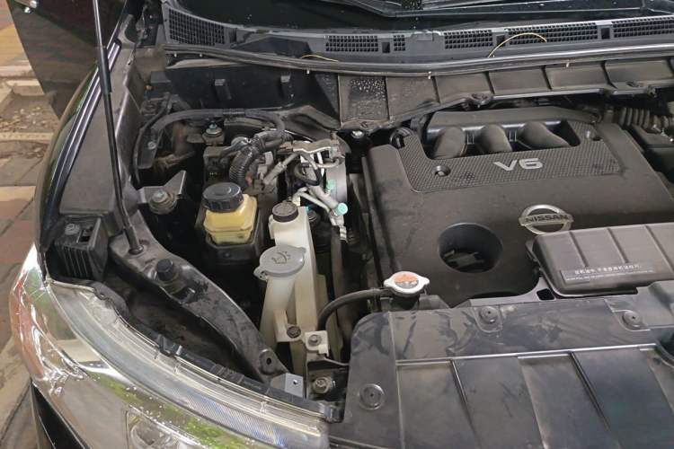 Used Nissan Quest 2015 3.5L SL Engine Bay Right